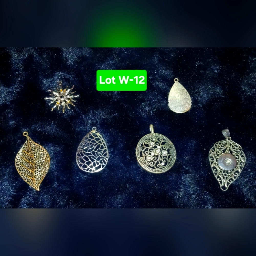 6 Peice Pendant Lot. Elegant Silver and Gold Toned Pendant Lot.